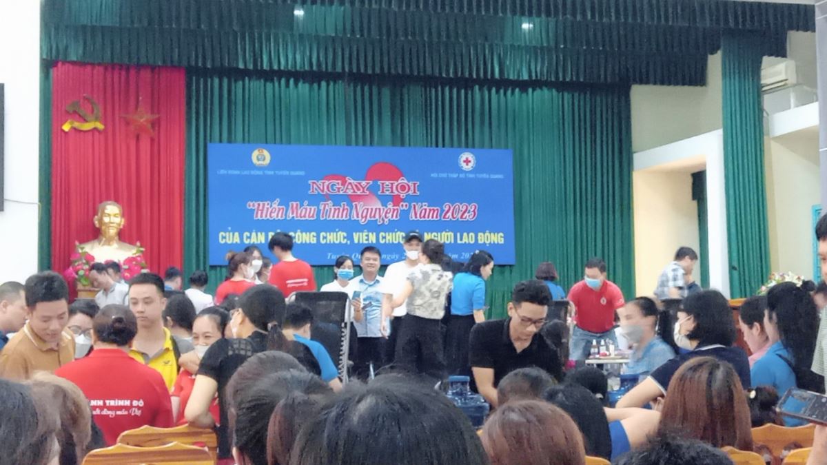 Đo&agrave;n vi&ecirc;n C&ocirc;ng đo&agrave;n Trường Cao đẳng nghề Kỹ thuật &ndash; C&ocirc;ng nghệ Tuy&ecirc;n Quang tham gia Ng&agrave;y hội &ldquo;Hiến m&aacute;u t&igrave;nh nguyện&rdquo; năm 2023
