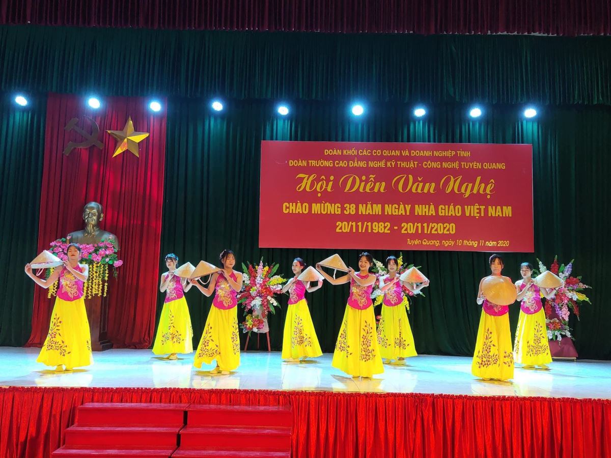 Hội diễn văn nghệ chào mừng ngày nhà giáo Việt Nam 20 -11