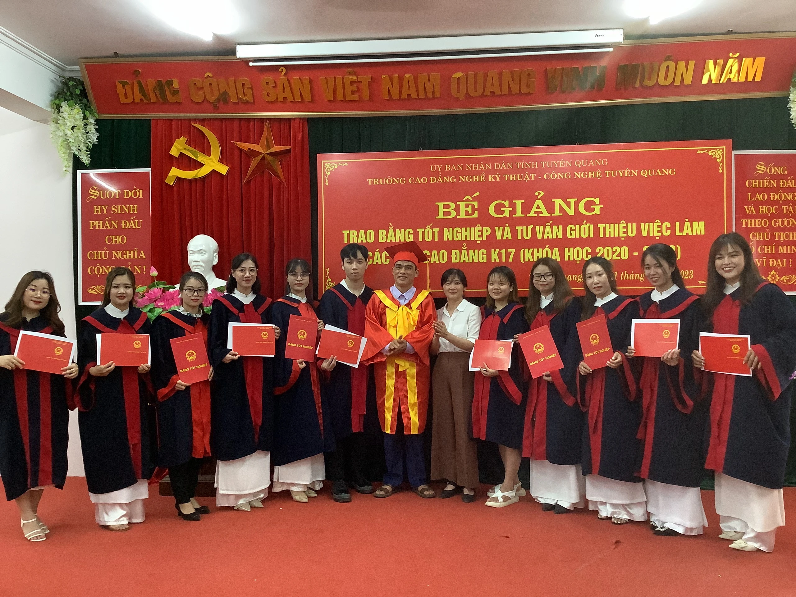 Thumbnail Học sinh - Sinh viên