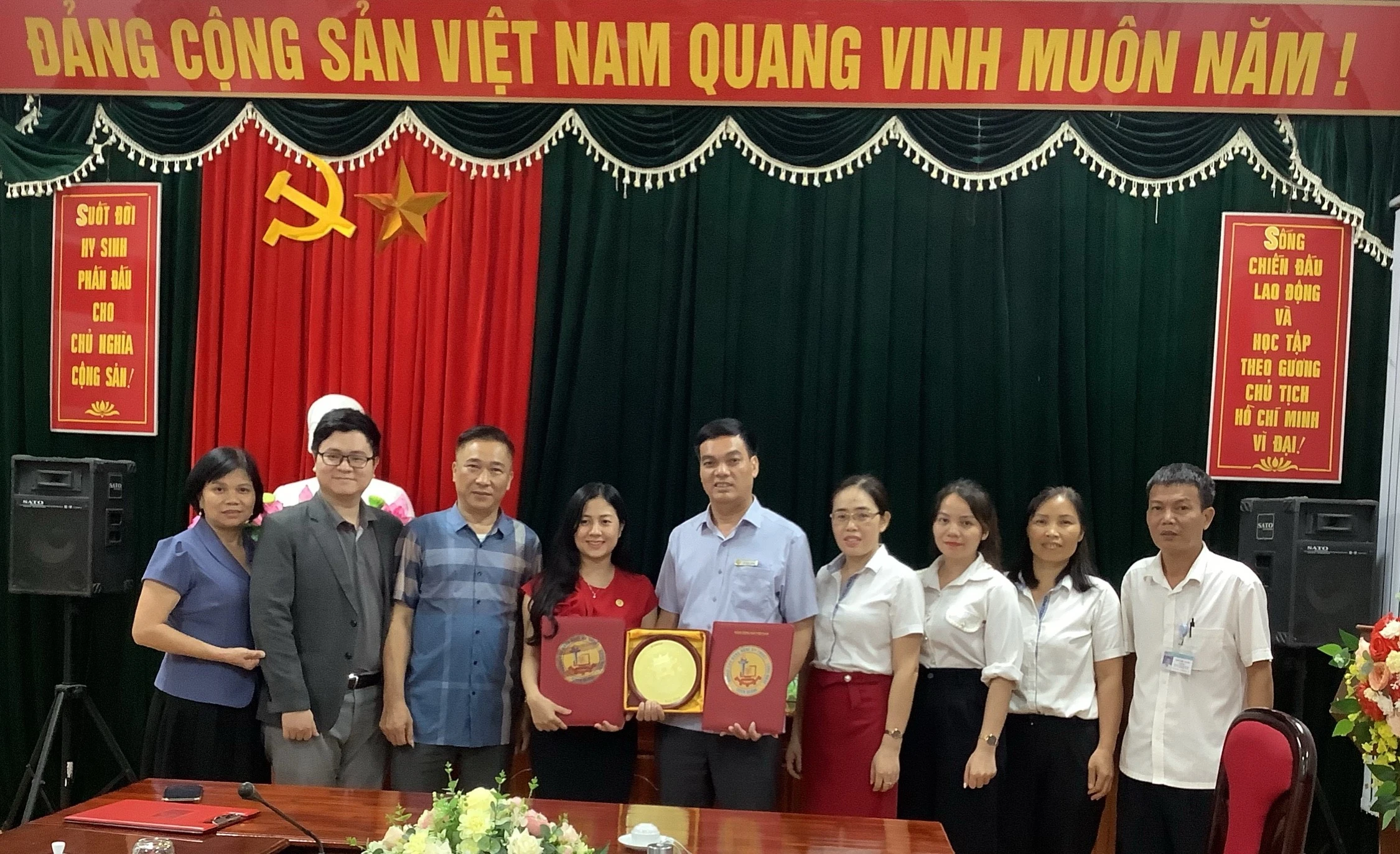 Thumbnail Ký kết hợp tác đào tạo ngoại ngữ với công ty Cổ phần tập đoàn Giáo dục và đầu tư EI