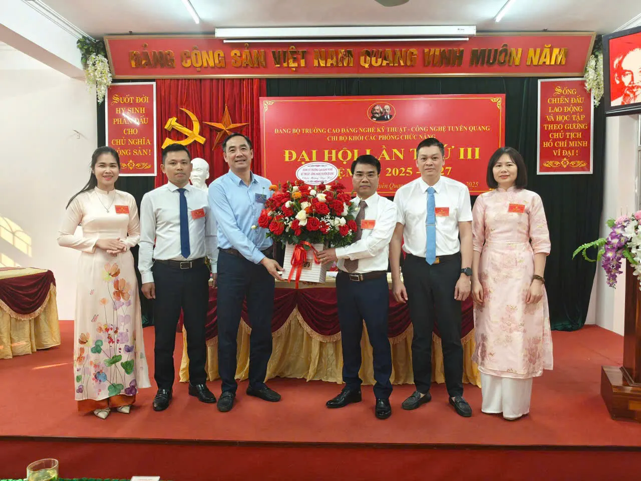 Thumbnail Đại hội chi bộ khối các Phòng chức năng lần thứ III, nhiệm kỳ 2025 - 2027