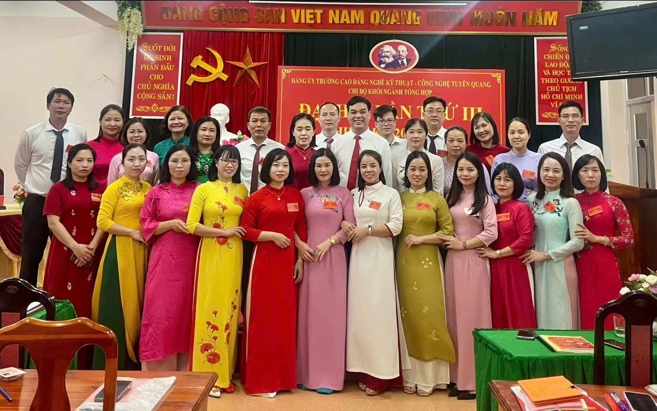 Thumbnail Đại hội chi bộ khối ngành tổng hợp, nhiệm kỳ 2025 - 2027