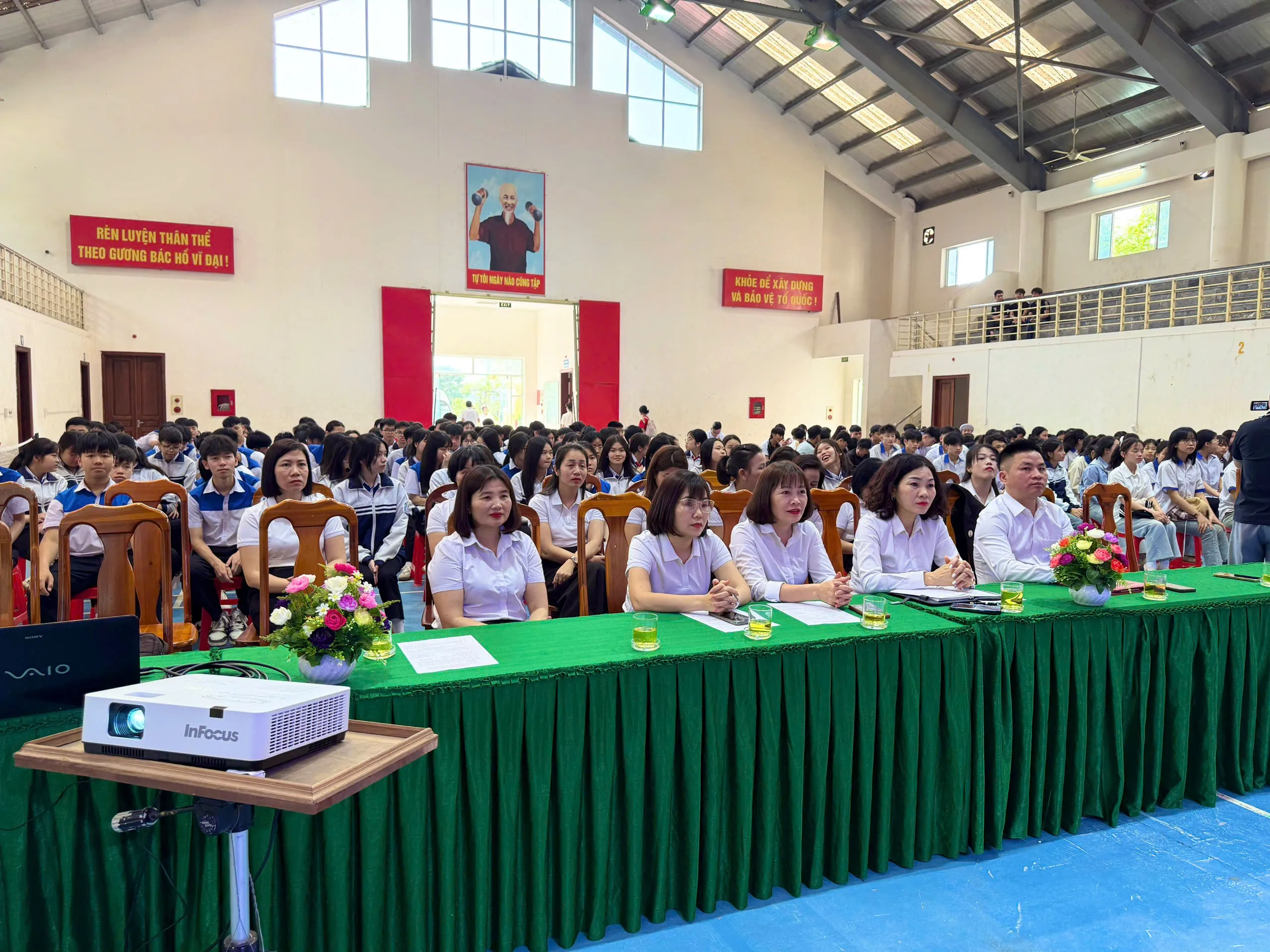 Thumbnail Học sinh trường THCS Hưng Thành (TP. Tuyên Quang) và học sinh trường Phổ thông Dân tộc bán trú THCS Hùng Lợi (Yên Sơn) tham quan, trải nghiệm học nghề