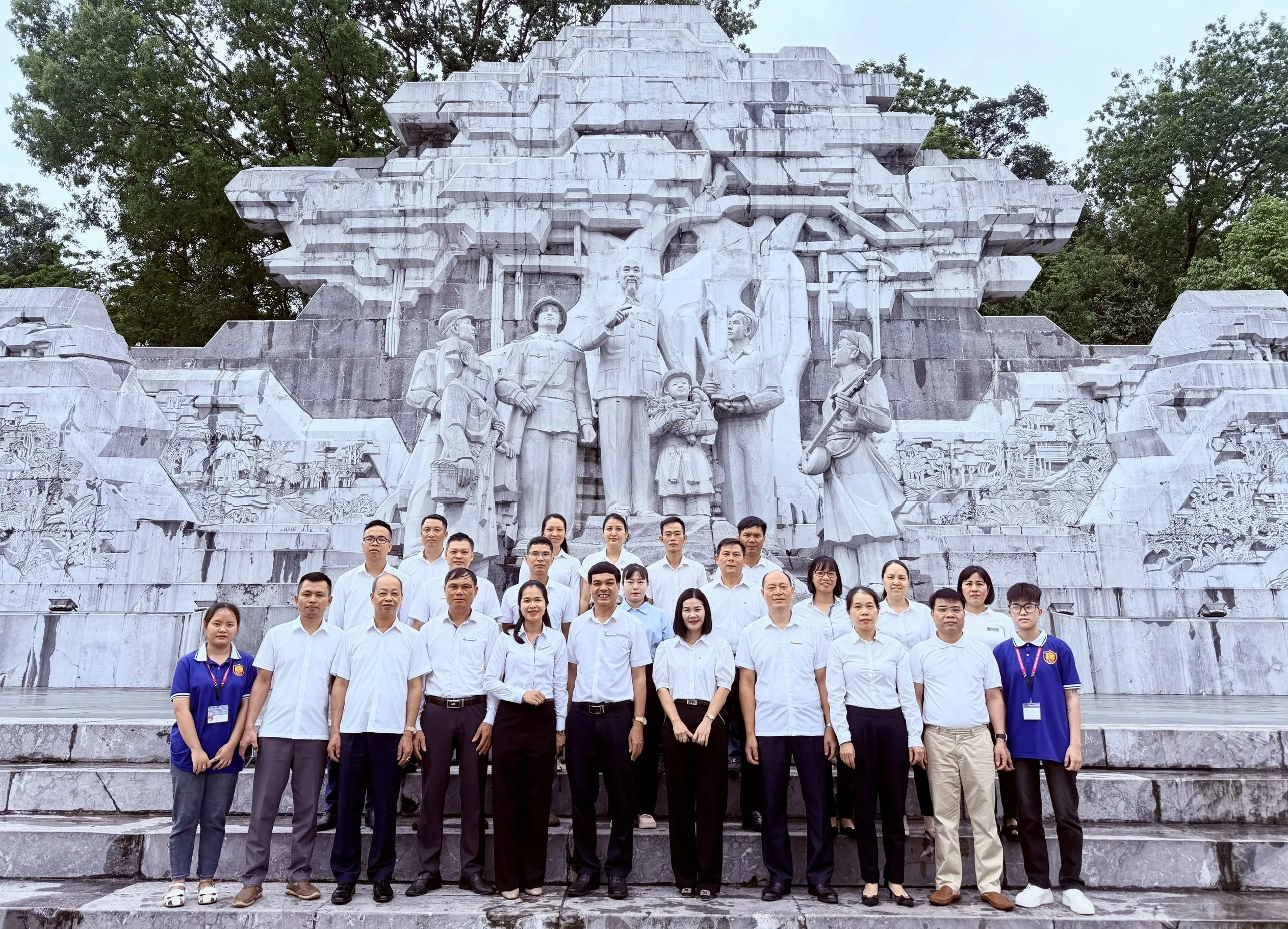 Thumbnail Dâng hương nhân kỷ niệm 135 năm ngày sinh chủ tịch Hồ Chí Minh (19/5/1890-19/5/2025)