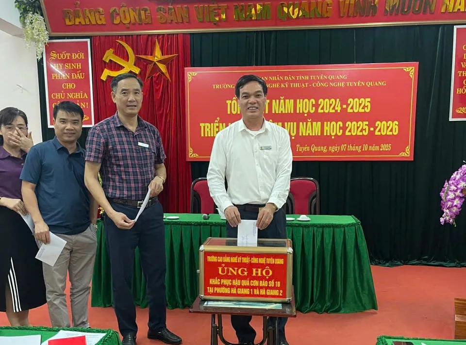 Thumbnail Trường Cao đẳng nghề Kỹ thuật - Công nghệ Tuyên Quang chung tay hỗ trợ khắc phục hậu quả của cơn bão số 10 (bão Bualoi) tại phường Hà Giang 1 và Hà Giang 2