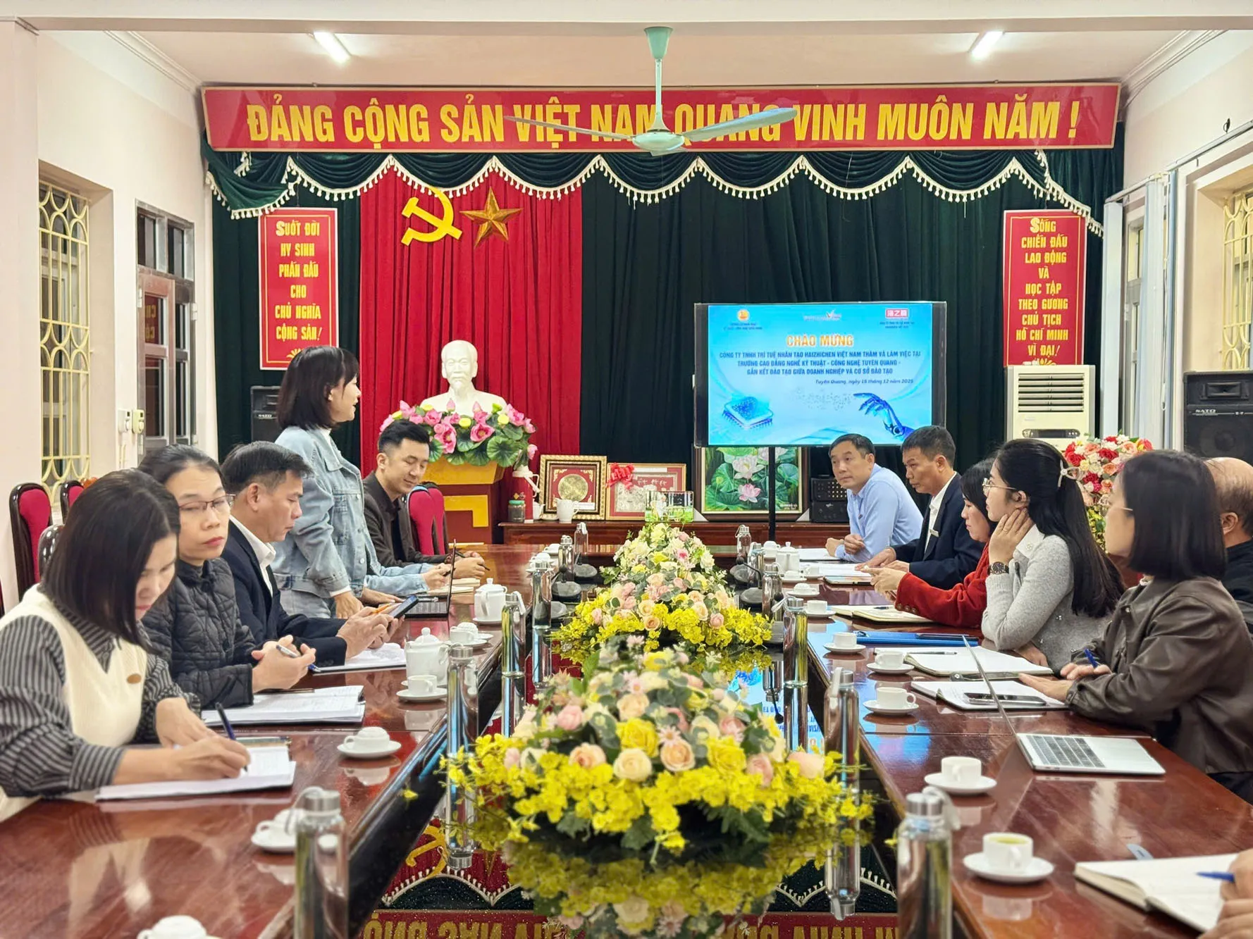 Thumbnail Đón đầu công nghệ đẩy mạnh hợp tác chiến lược