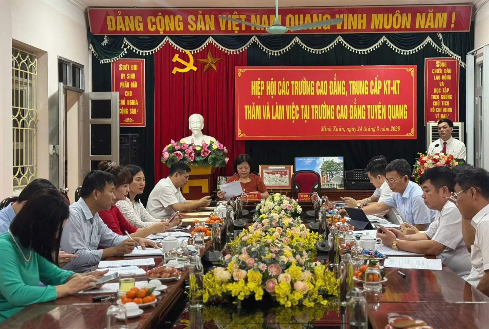 Thumbnail Hiệp hội các Trường Cao đẳng, Trung cấp Kinh tế - Kỹ thuật thăm và  làm việc với Trường Cao đẳng Tuyên Quang