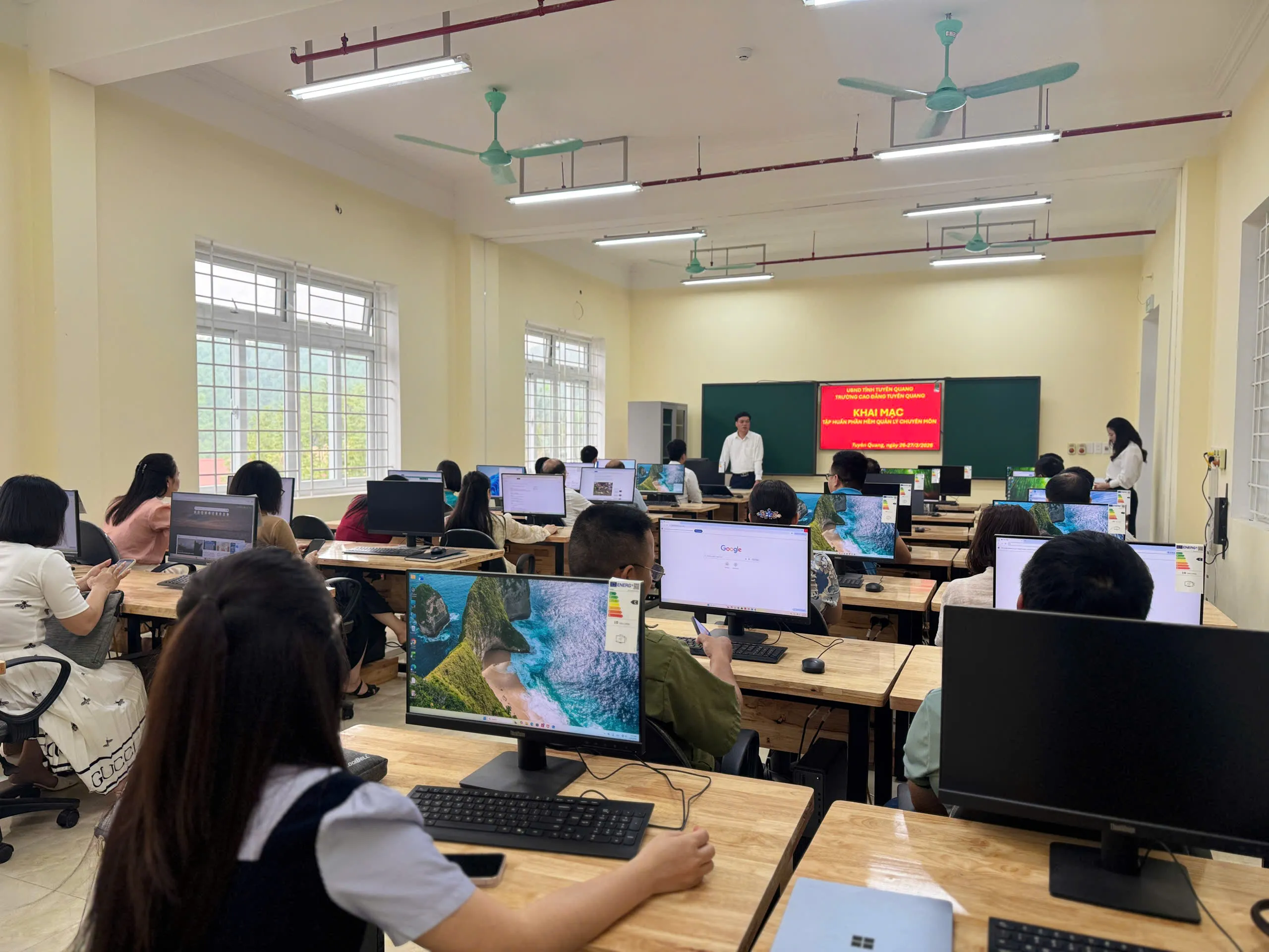 Thumbnail Tập huấn khai thác, sử dụng phần mềm, nâng cao, đáp ứng yêu cầu chuyển đổi số trong Giáo dục nghề nghiệp tại Trường Cao đẳng Tuyên Quang