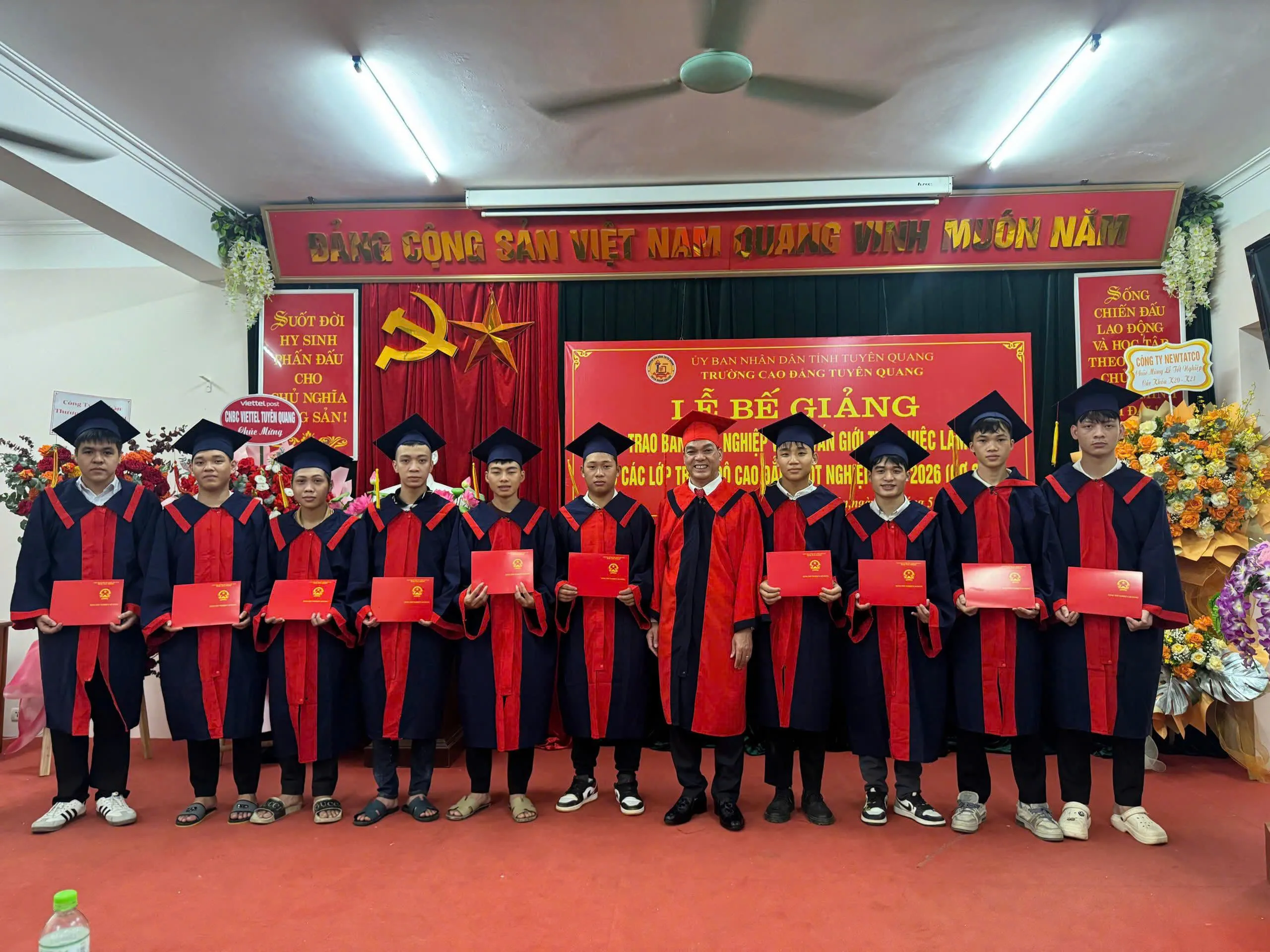 Thumbnail Lễ bế giảng, trao bằng tốt nghiệp và tư vấn giới thiệu việc làm cho sinh viên