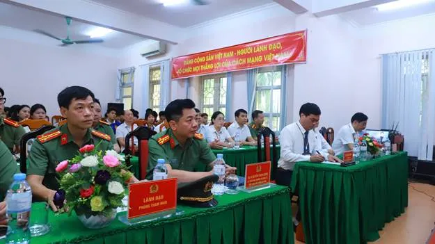 Thumbnail Trường Cao đẳng Tuyên Quang đón nhận bằng khen của Bộ trưởng Bộ công an
