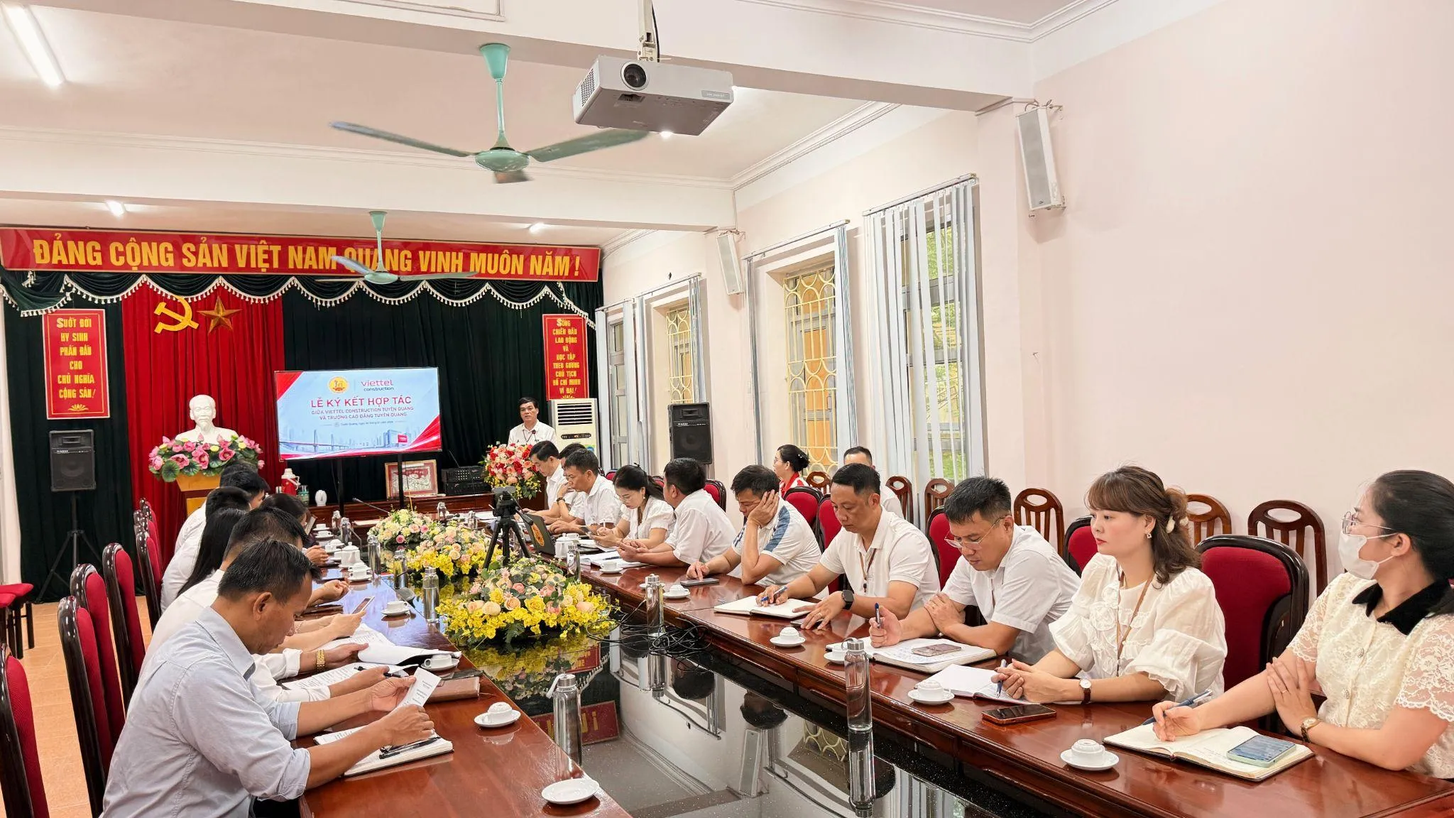 Thumbnail Trường Cao đẳng Tuyên Quang ký kết thoả thuận hợp tác với Chi nhánh Công trình Viettel Tuyên Quang