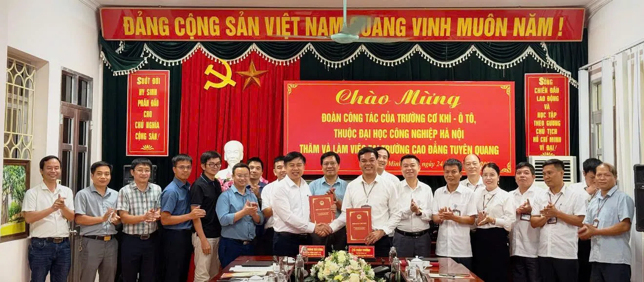 Thumbnail Ký kết hợp tác đào tạo và chuyển giao công nghệ giữa trường Cao đẳng Tuyên Quang và trường Cơ khí - Ô tô (Đại học Công nghiệp Hà Nội)