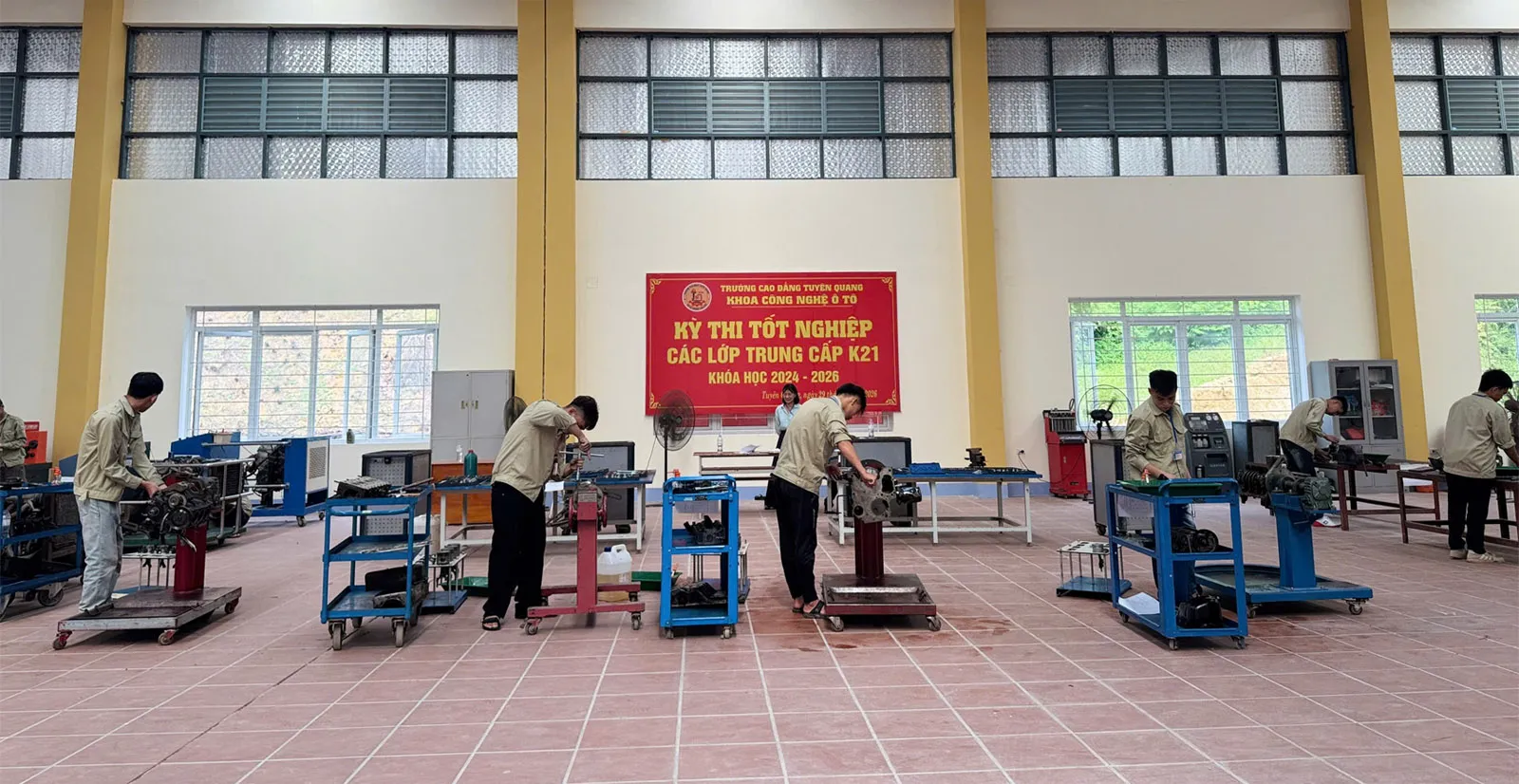 Thumbnail Trường Cao đẳng Tuyên Quang tổ chức thi tốt nghiệp cho 365 học sinh hệ Trung cấp K21
